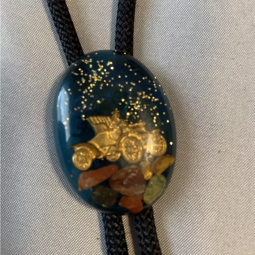 Vintage Bolo Tie Domed Lucite Gold Flakes Car Rocks Beautiful!